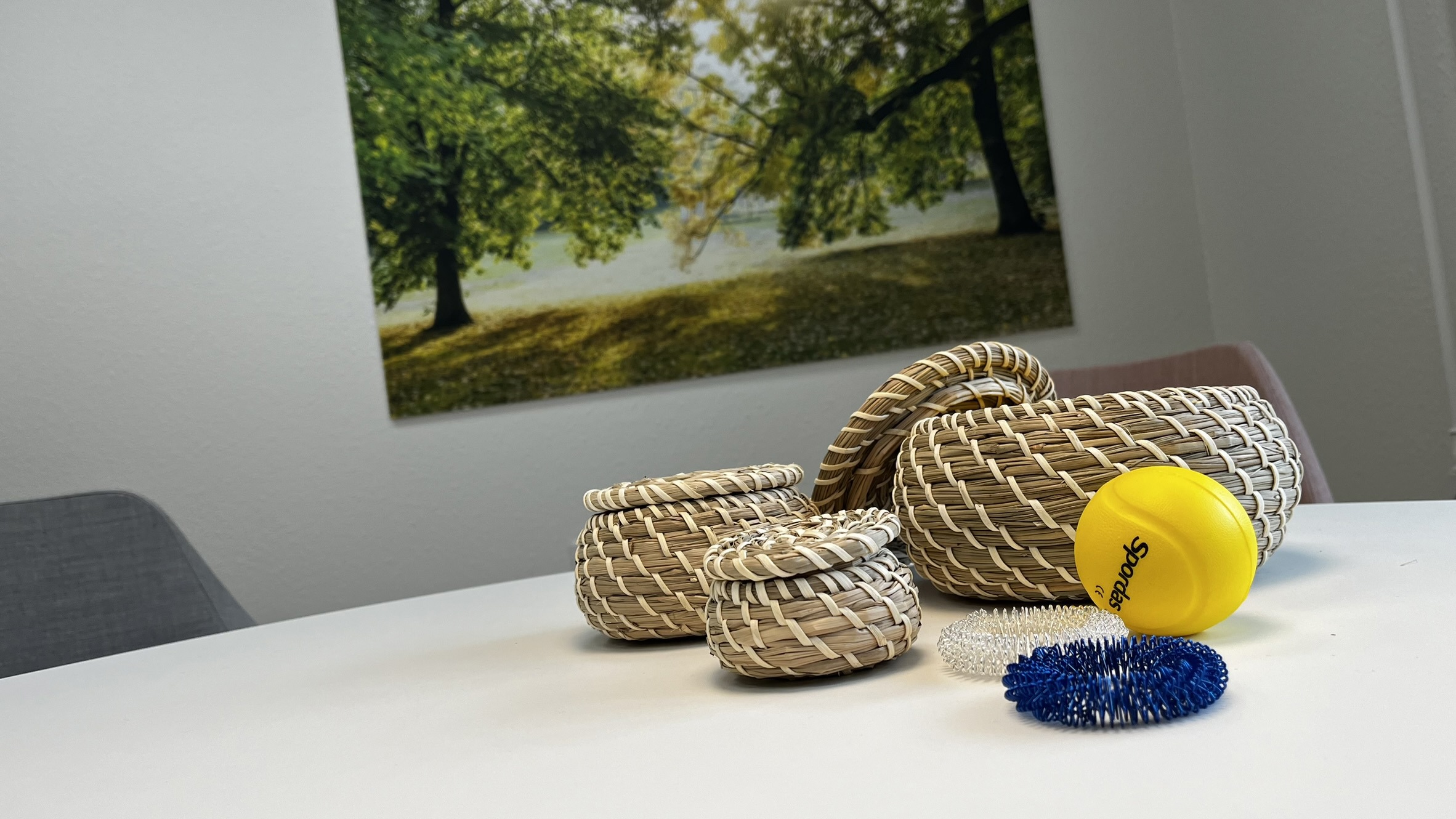 Sanseting på et bord